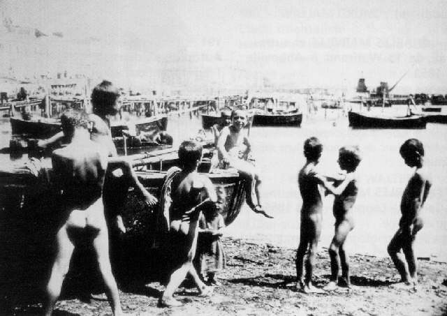 File:RIVE 1870 Enfants nus à Naples 640x453.jpg