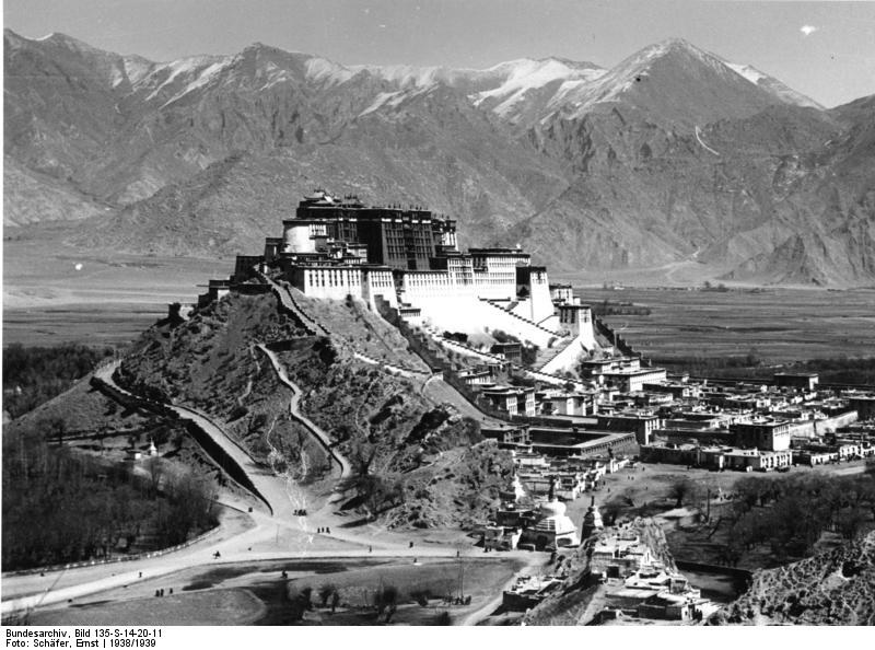 File:Bundesarchiv Bild 135-S-14-20-11, Tibetexpedition, Blick auf Potala.jpg