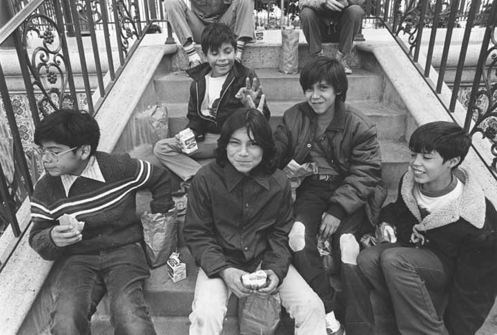 File:William Reagh - Five Mexican boys on steps.png