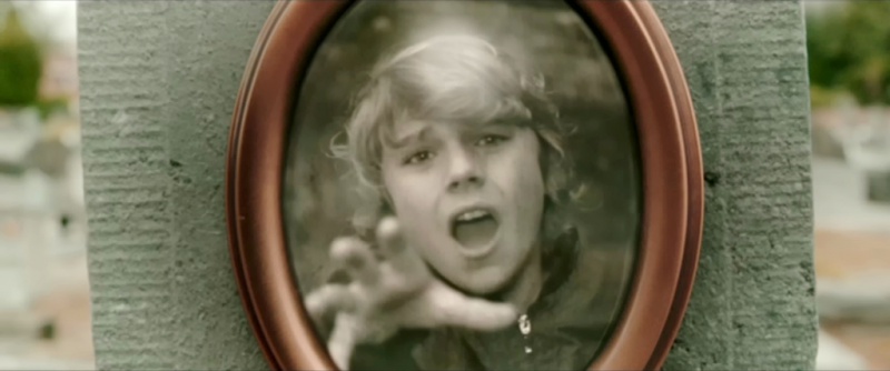 File:Au nom du fils 46m17s 1024x428.jpg