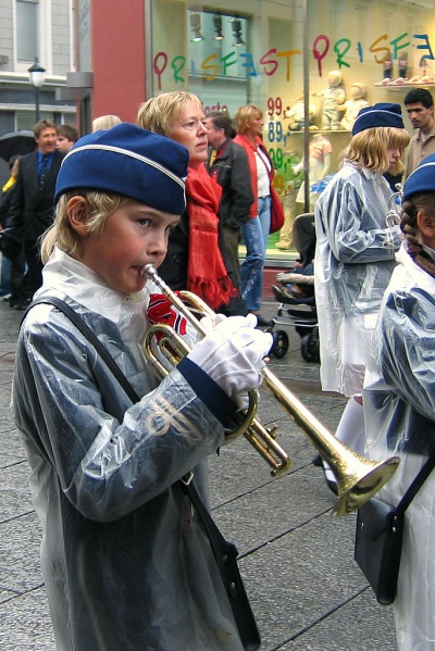 File:17. mai- Boy playing trumpet.JPG