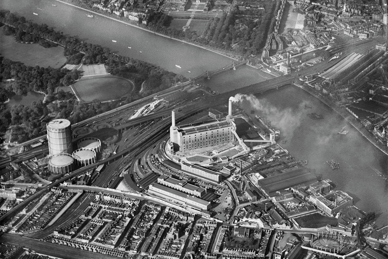 File:Battersea Power Station alongside the River Thames (1933).png