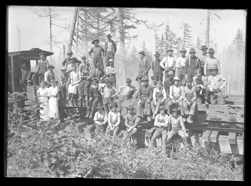 File:Woods crew (men). Group portrait. 1910. (4586899393).jpg